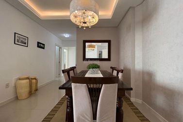 Apartamento &agrave; venda - 137m&sup2; - Meia Praia