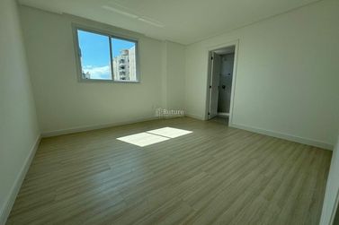 Apartamento &agrave; venda - 130m&sup2; - Meia Praia