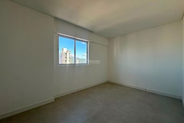 Apartamento &agrave; venda - 129m&sup2; - Meia Praia