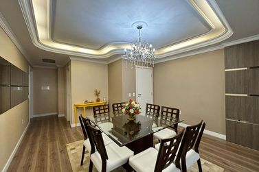 Apartamento para alugar - 170m&sup2; - Meia Praia