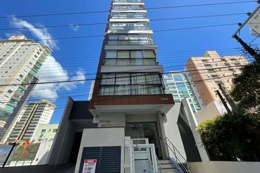Apartamento &agrave; venda - 102m&sup2; - Meia Praia