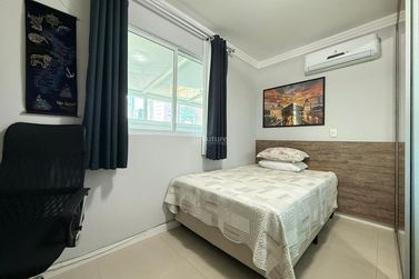 Apartamento &agrave; venda - 85m&sup2; - Meia Praia