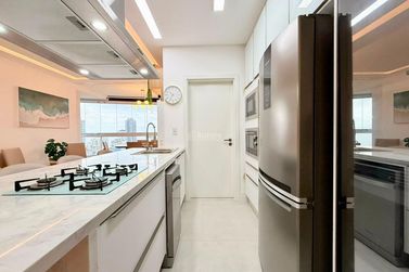 Apartamento &agrave; venda - 129m&sup2; - Meia Praia