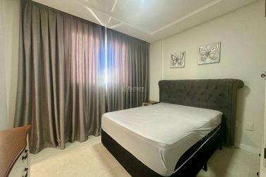 Apartamento &agrave; venda - 107m&sup2; - Meia Praia