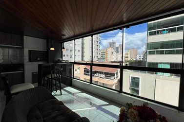 Apartamento &agrave; venda - 140m&sup2; - Meia Praia