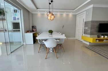 Apartamento &agrave; venda - 128m&sup2; - Meia Praia