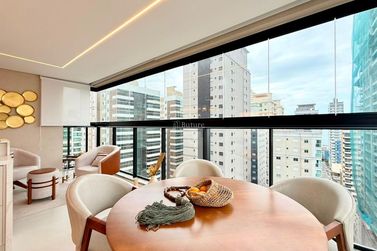 Apartamento &agrave; venda - 182m&sup2; - Meia Praia