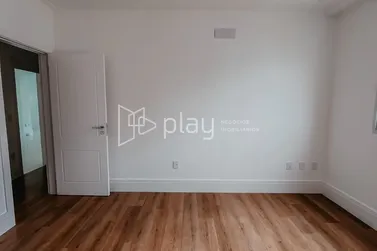 Apartamento &agrave; venda - 157m&sup2; - Meia Praia