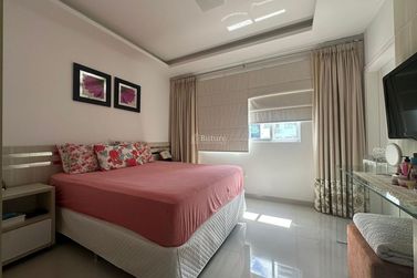 Apartamento &agrave; venda - 198m&sup2; - Meia Praia