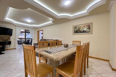 Apartamento &agrave; venda - 146m&sup2; - Meia Praia