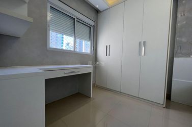 Apartamento &agrave; venda - 178m&sup2; - Meia Praia