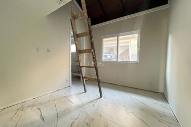 Casa &agrave; venda - 200m&sup2; - Canto da Praia