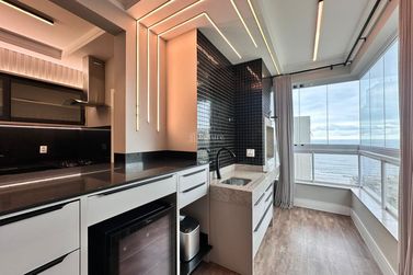 Apartamento &agrave; venda - 130m&sup2; - Meia Praia