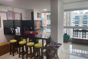 Apartamento &agrave; venda - 303m&sup2; - Meia Praia