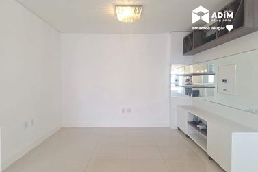 Apartamento para alugar - 270m&sup2; - Meia Praia