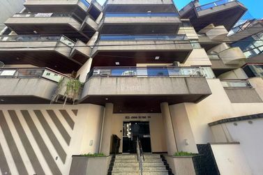 Apartamento &agrave; venda - 121m&sup2; - Meia Praia