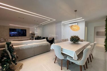 Apartamento &agrave; venda - 130m&sup2; - Meia Praia