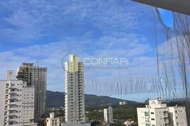 Apartamento &agrave; venda - 120m&sup2; - Meia praia