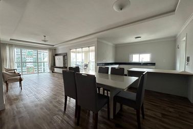 Apartamento &agrave; venda - 169m&sup2; - Meia Praia