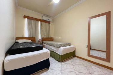 Apartamento &agrave; venda - 146m&sup2; - Meia Praia