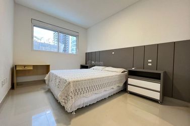 Apartamento &agrave; venda - 150m&sup2; - Meia Praia