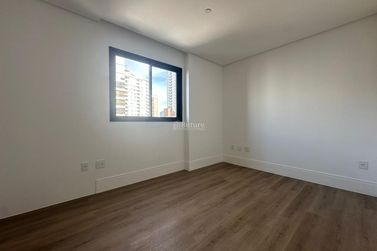 Apartamento &agrave; venda - 185m&sup2; - Meia Praia