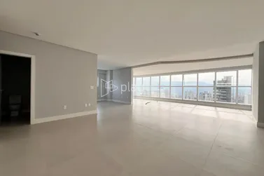 Apartamento &agrave; venda - 190m&sup2; - Meia Praia