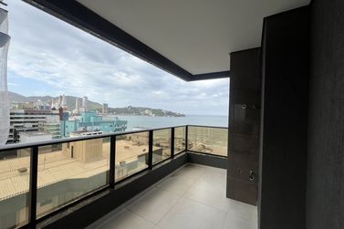 Apartamento &agrave; venda - 130m&sup2; - Meia Praia
