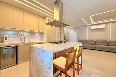 Apartamento &agrave; venda - 135m&sup2; - Meia Praia