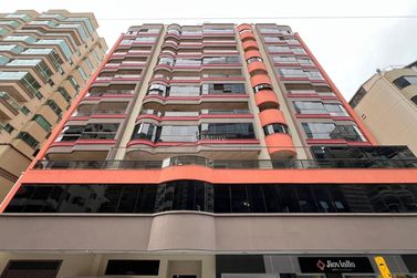 Apartamento &agrave; venda - 146m&sup2; - Meia Praia