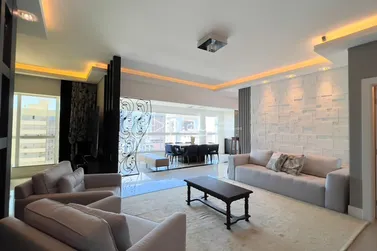 Apartamento &agrave; venda - 181m&sup2; - Meia Praia