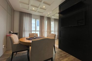 Apartamento &agrave; venda - 132m&sup2; - Meia Praia