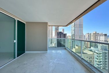Apartamento &agrave; venda - 159m&sup2; - Meia Praia