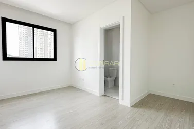 Apartamento &agrave; venda - 130m&sup2; - Meia Praia