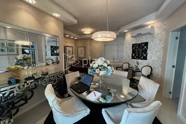 Apartamento &agrave; venda - 115m&sup2; - Meia Praia