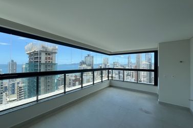 Apartamento &agrave; venda - 184m&sup2; - Meia Praia