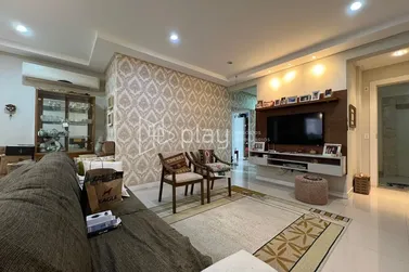 Apartamento &agrave; venda - 145m&sup2; - Meia Praia