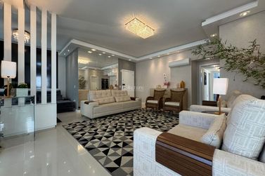 Apartamento &agrave; venda - 180m&sup2; - Meia Praia