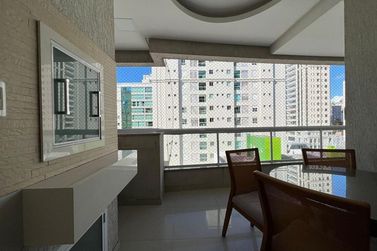 Apartamento &agrave; venda - 137m&sup2; - Meia Praia
