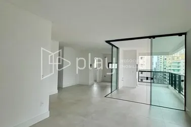 Apartamento &agrave; venda - 132m&sup2; - Meia Praia