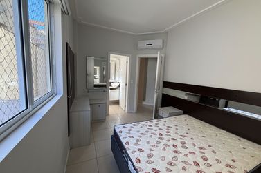 Apartamento &agrave; venda - 107m&sup2; - Meia Praia