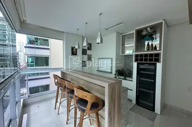 Apartamento &agrave; venda - 134m&sup2; - Meia Praia