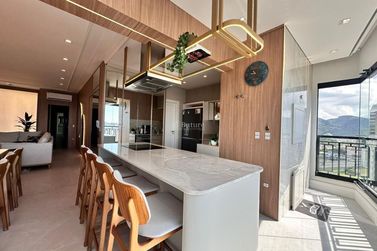 Apartamento &agrave; venda - 160m&sup2; - Centro