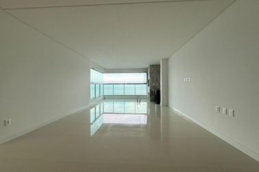 Apartamento &agrave; venda - 213m&sup2; - Meia Praia