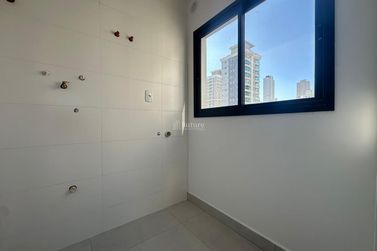 Apartamento &agrave; venda - 95m&sup2; - Meia Praia