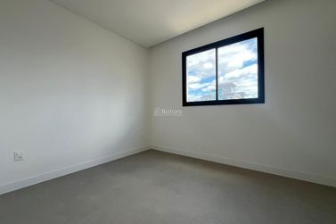 Apartamento &agrave; venda - 137m&sup2; - Meia Praia