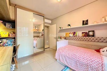 Apartamento &agrave; venda - 121m&sup2; - Meia Praia