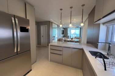 Apartamento &agrave; venda - 145m&sup2; - Meia Praia