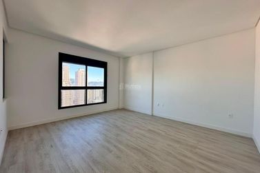 Apartamento &agrave; venda - 198m&sup2; - Meia Praia