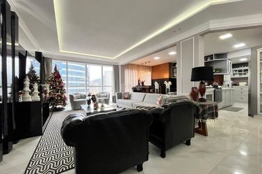 Apartamento &agrave; venda - 198m&sup2; - Meia Praia